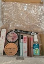 Cargar imagen en el visor de la galería, Caja Maquillaje variado