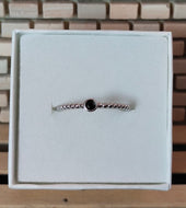 Anillo rizado con circonita